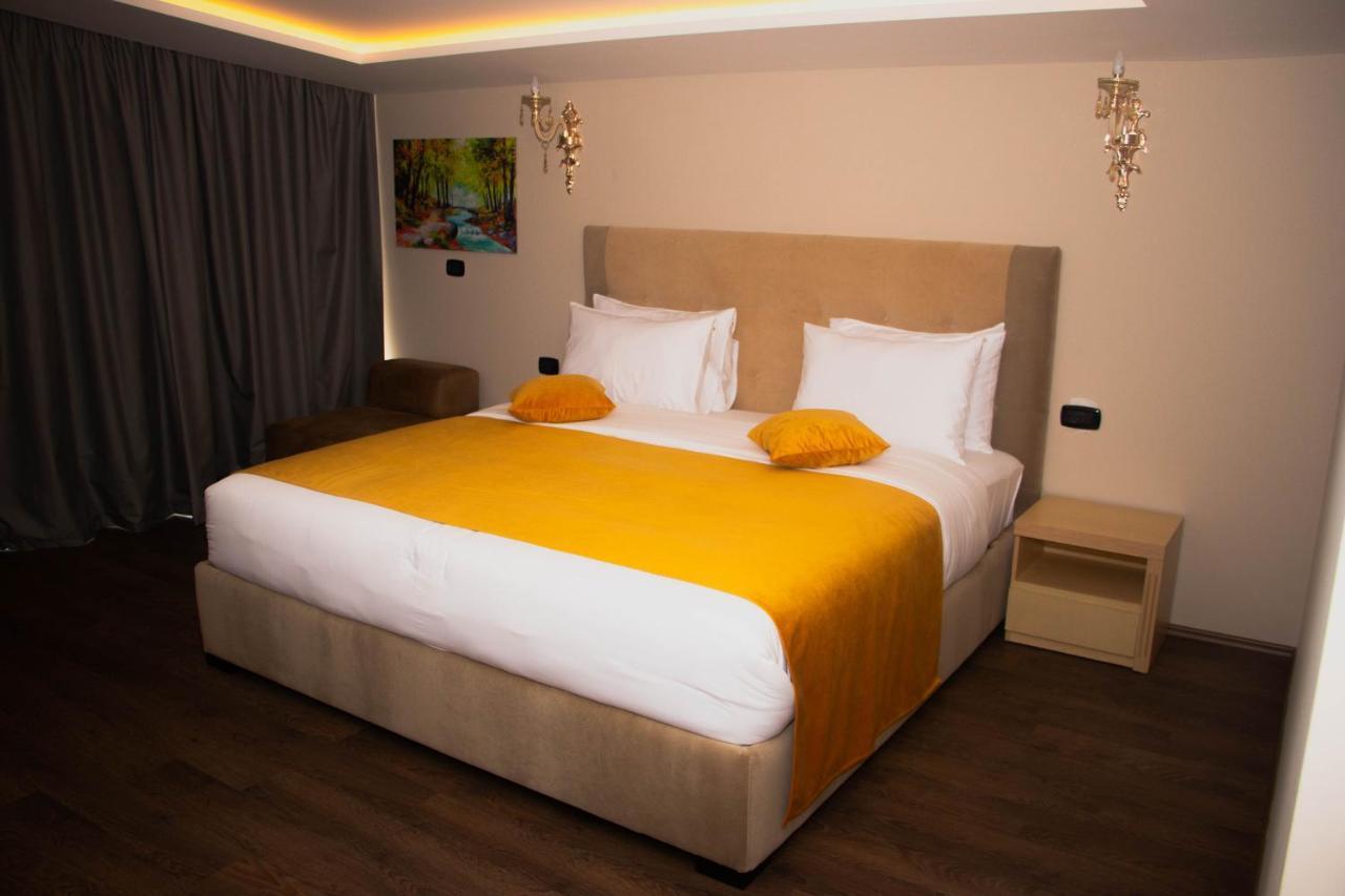 Albanopolis Hotel Тирана Екстер'єр фото