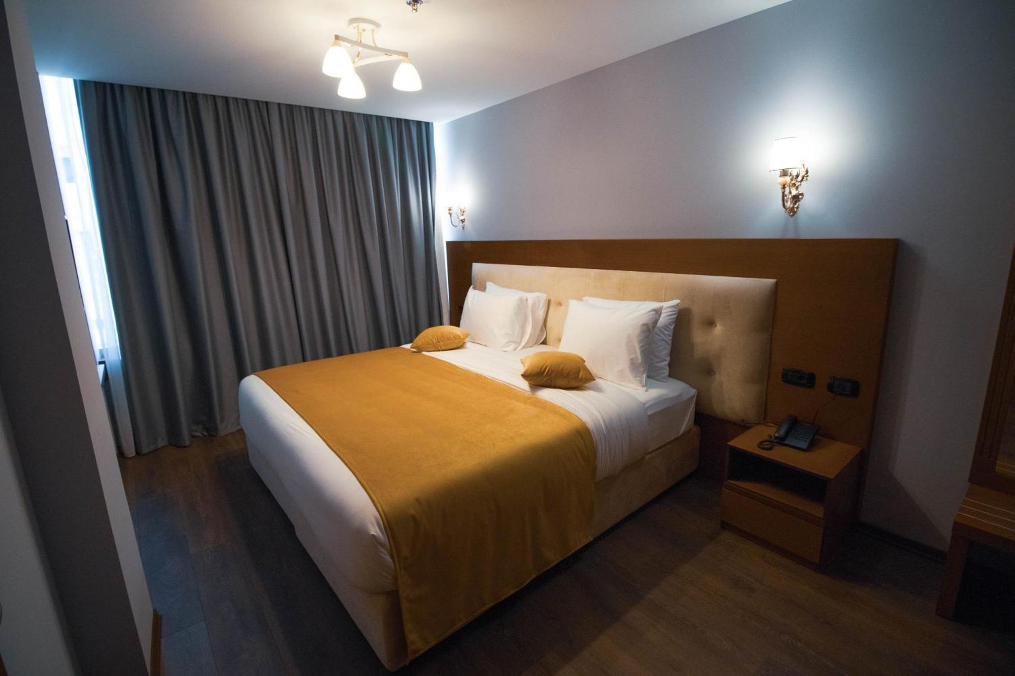 Albanopolis Hotel Тирана Екстер'єр фото