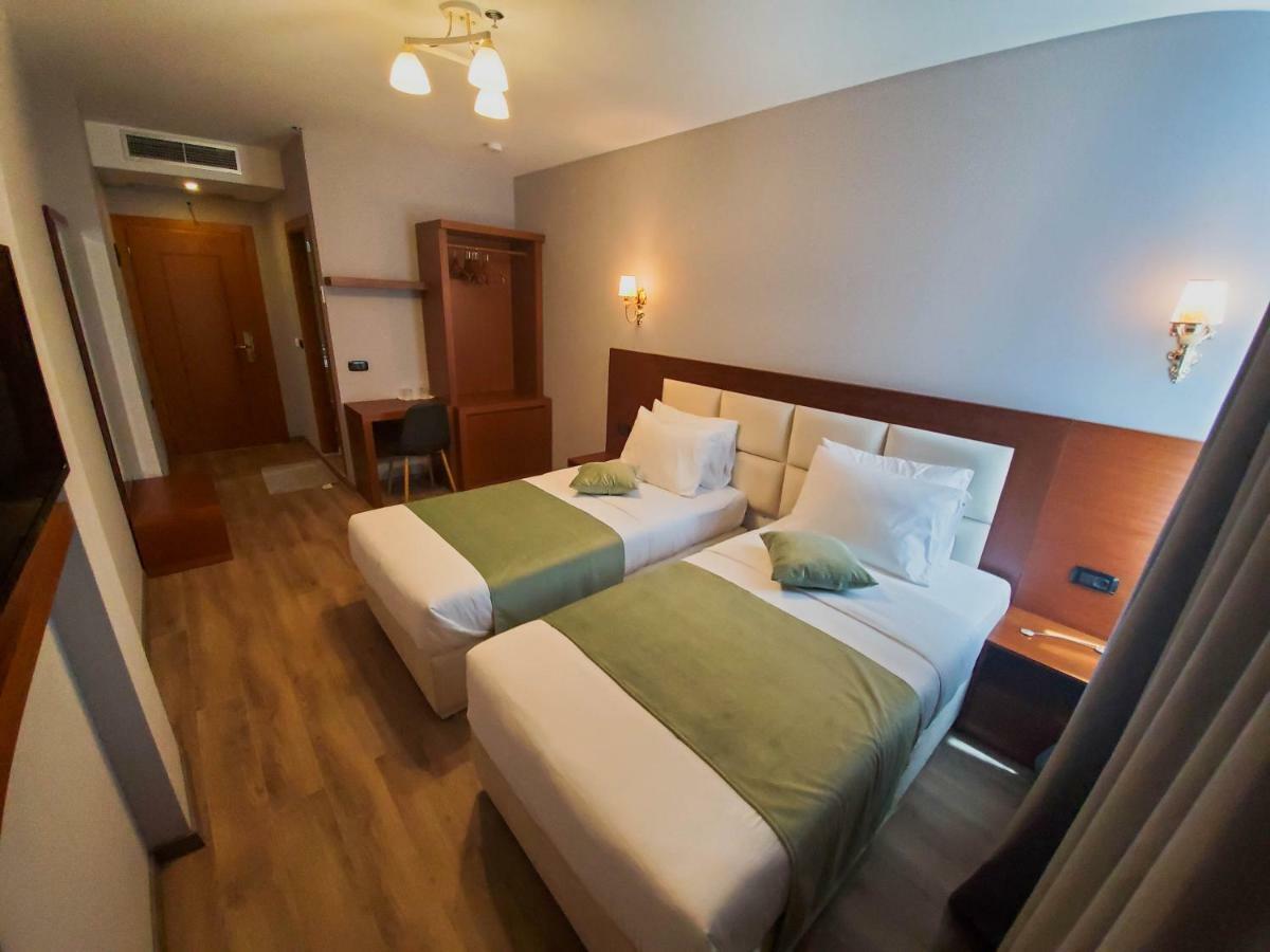 Albanopolis Hotel Тирана Екстер'єр фото