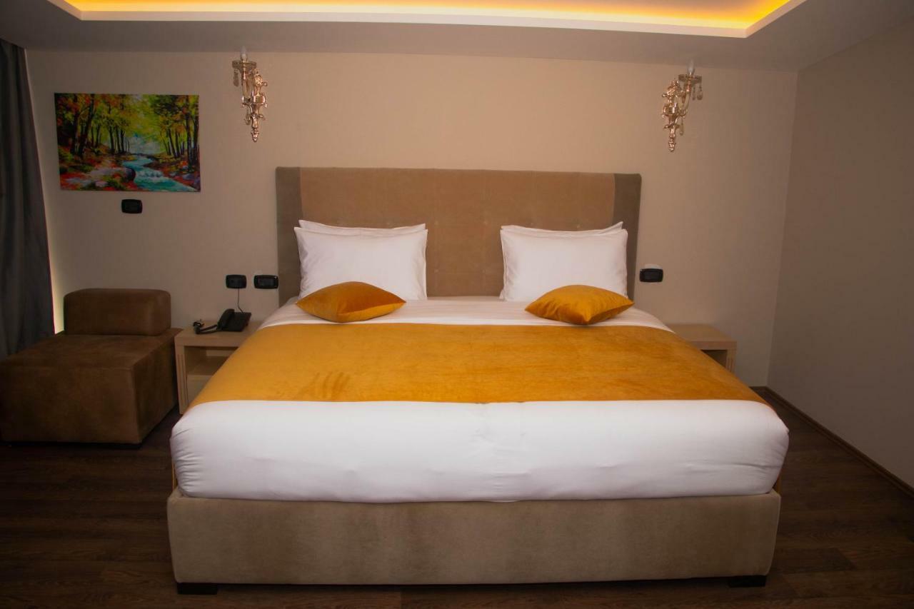 Albanopolis Hotel Тирана Екстер'єр фото