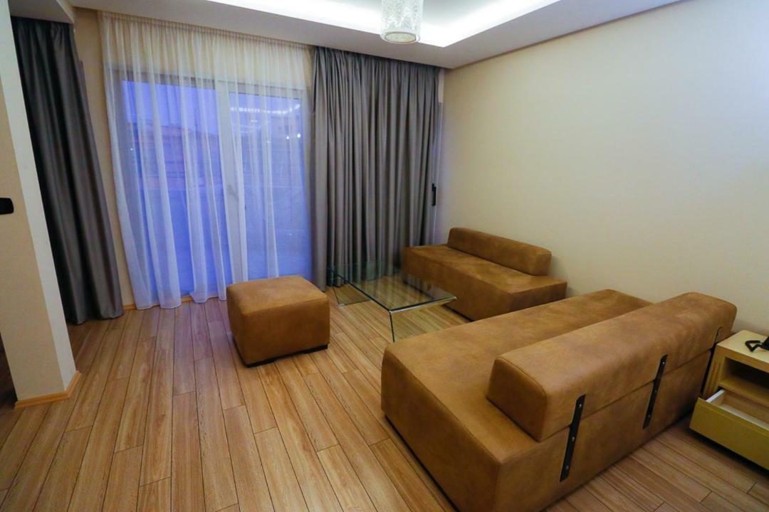 Albanopolis Hotel Тирана Екстер'єр фото