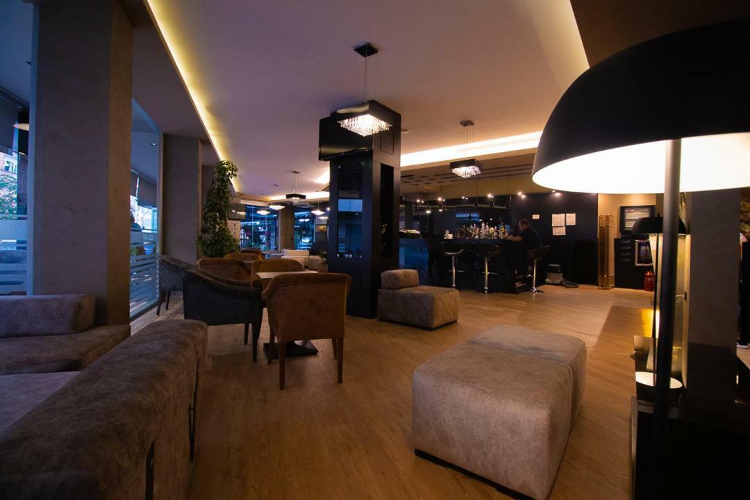 Albanopolis Hotel Тирана Екстер'єр фото