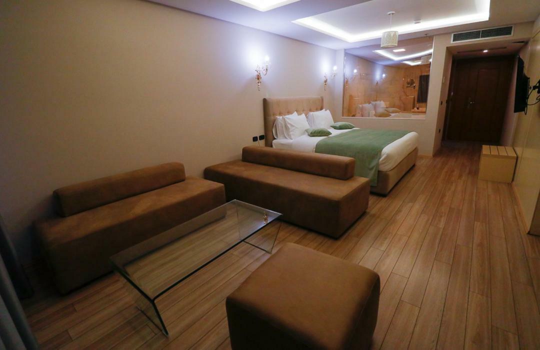 Albanopolis Hotel Тирана Екстер'єр фото